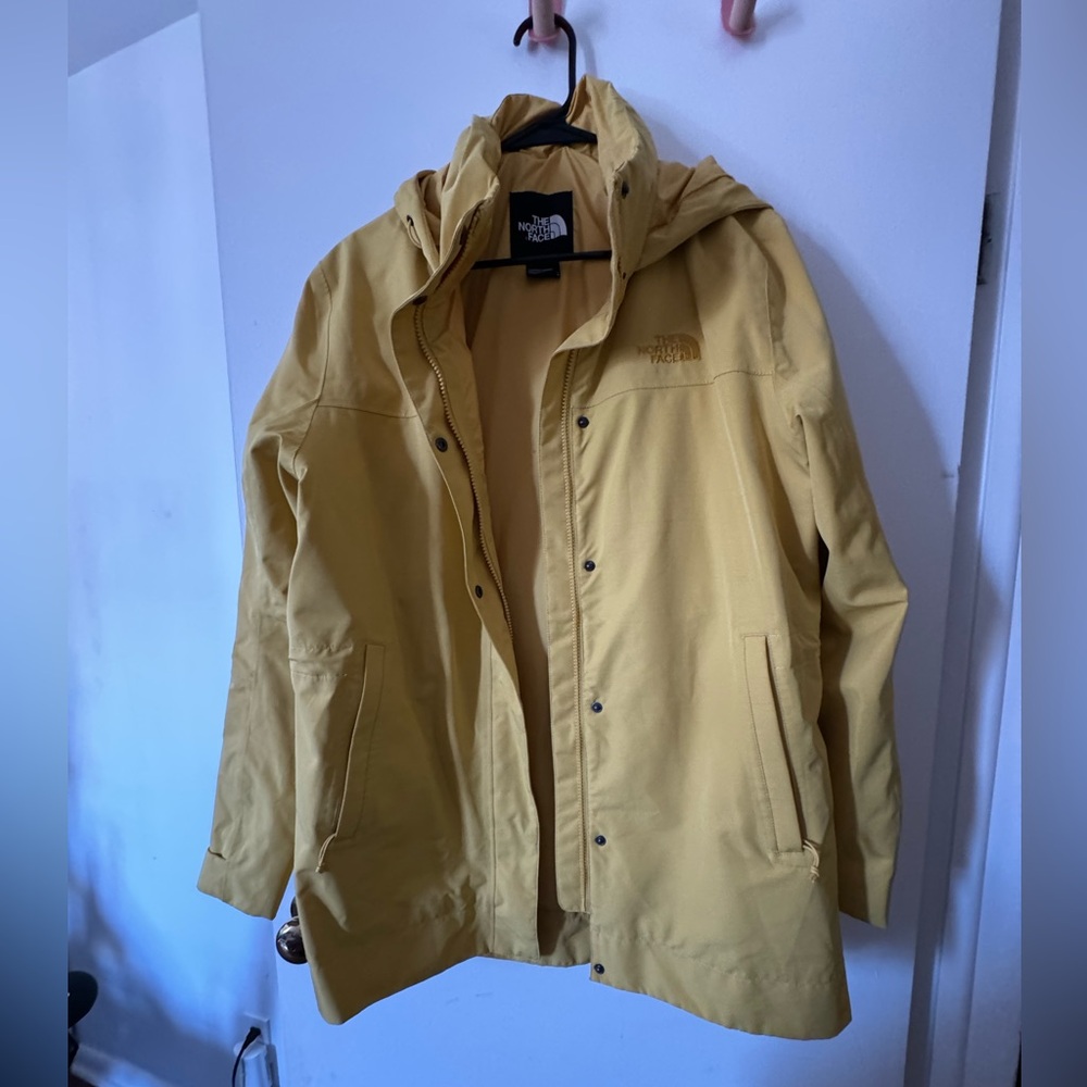 The North Face Gold Women’s Size Large Parka
